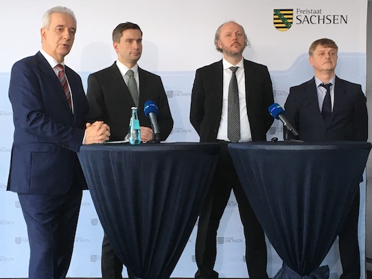Stanislaw Tillich, Martin Dulig, Frank Fitzek und Frank Schönefeld (von links). Foto: Stephan Hönigschmid