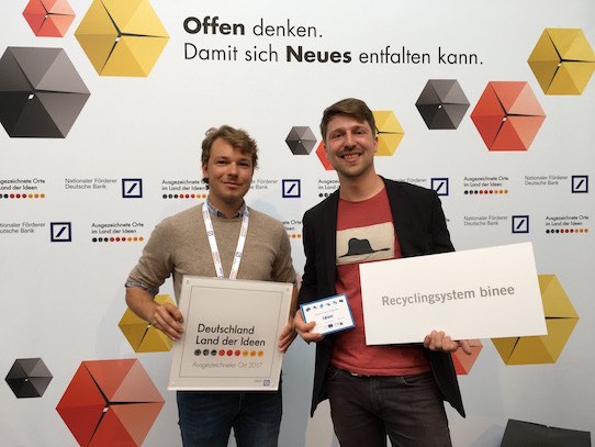 Fabio Schojan und Martin Jähnert (v.l.n.r.) vom Leipziger Startup binee freuen sich über die Auszeichnung. Foto: binee UG